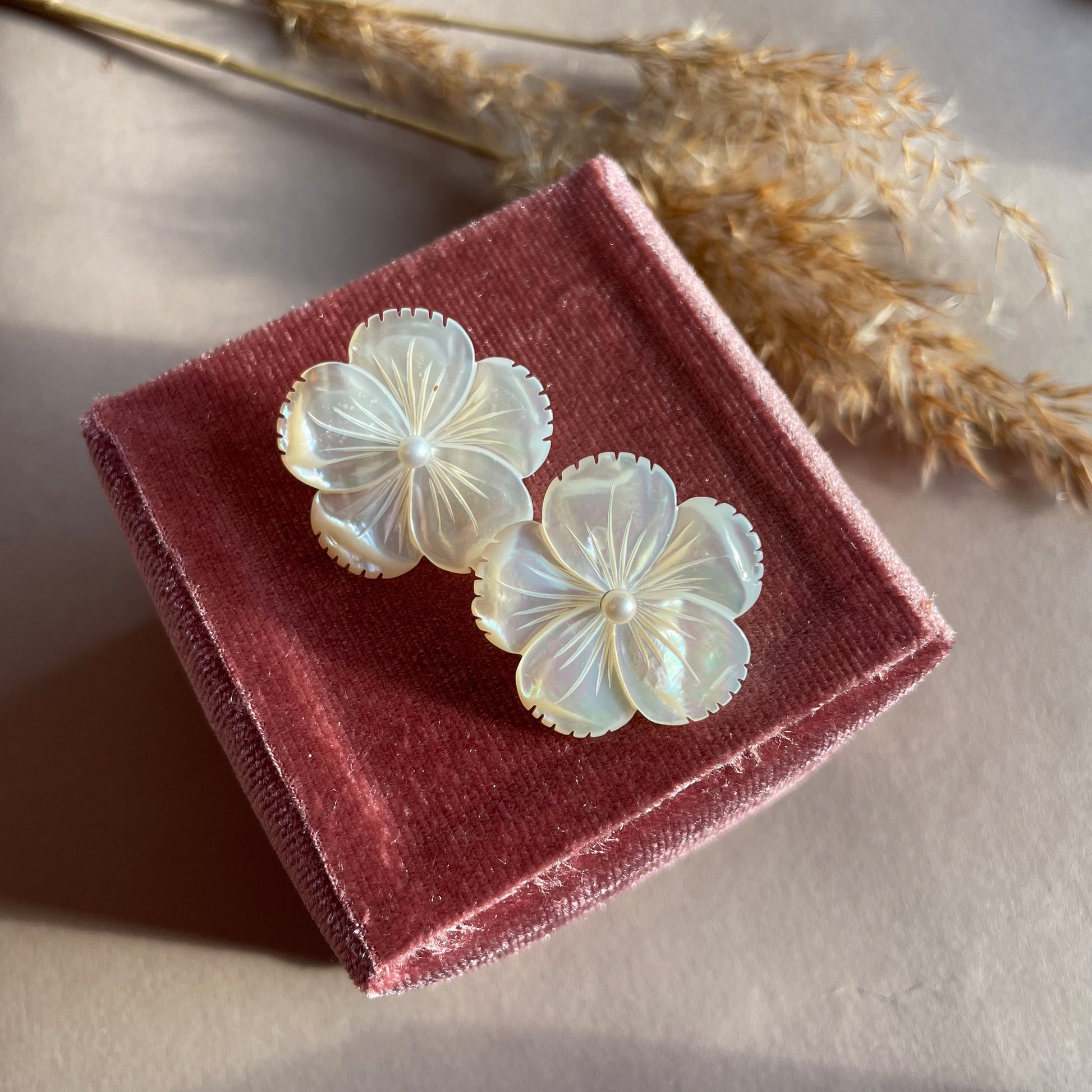Blumen Ohrringe weiss Perlen