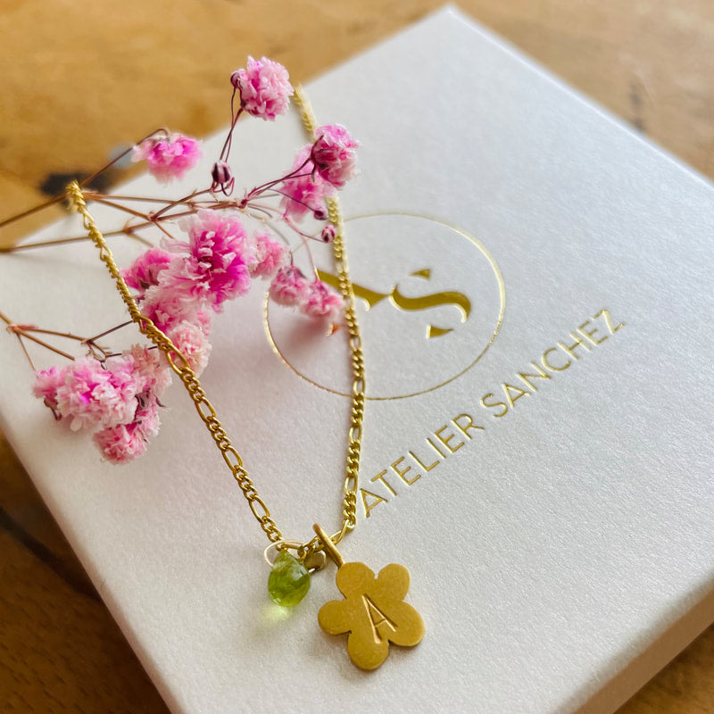 Halskette Anhaenger Buchstabe gold