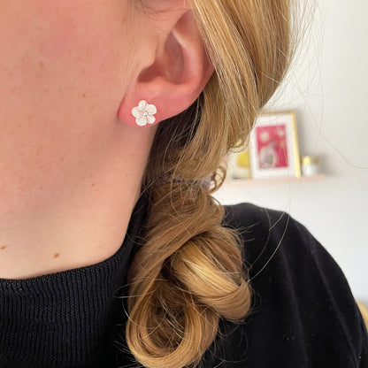 Handgemachte Blumen Ohrstecker Perlmutt 