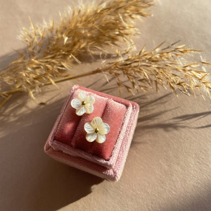 Ohrstecker Perlmuttblumen klein